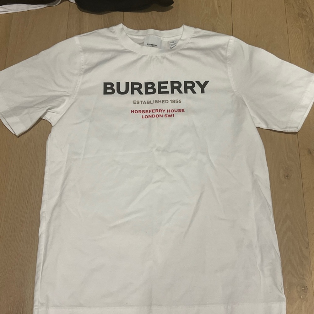 Perfect like new Burberry white t-shirt, youth size 14.